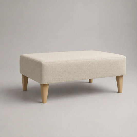 Poggiapiedi rettangolare imbottito beige con gambe in legno, 80 x 60 x 42 cm