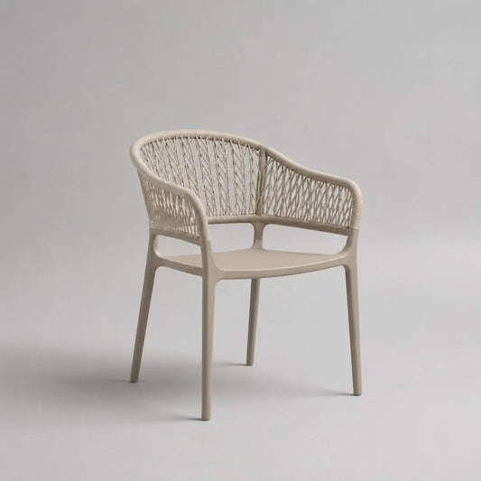 Sedia da esterno beige con braccioli, schienale curvo in corda intrecciata, 57 x 58 x 80 cm