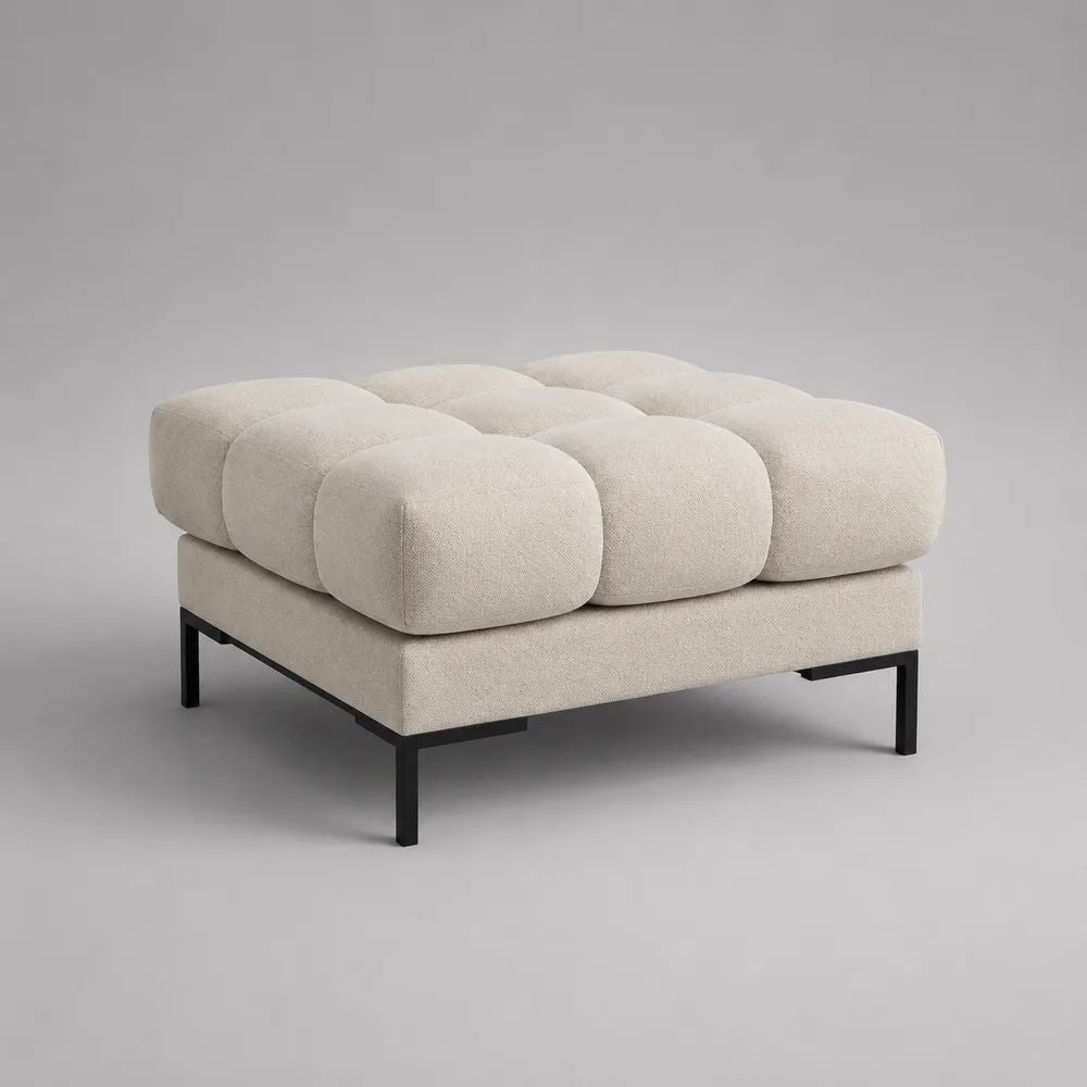 Poggiapiedi ottomano quadrato in tessuto bouclé e acciaio, crema e nero, 90 × 90 × 48 cm